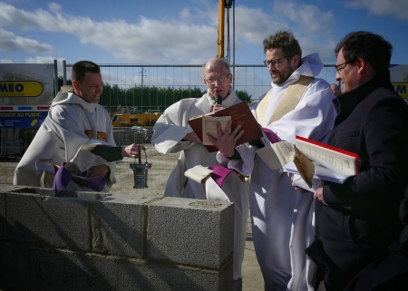 BENEDICTION ET POSE DE LA PREMIERE PIERRE - NOUVEAU COLLEGE SAINTE-MARIE