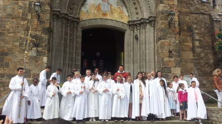 DIMANCHE 9 JUIN : PREMIERE PROFESSION DE FOI - EGLISE SAINT-PIERRE PLEURTUIT