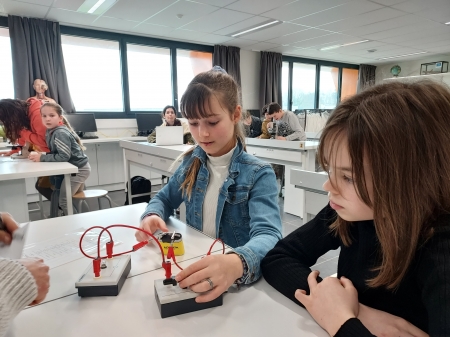 LES CM2 DECOUVRENT LE COLLEGE SAINTE-MARIE
